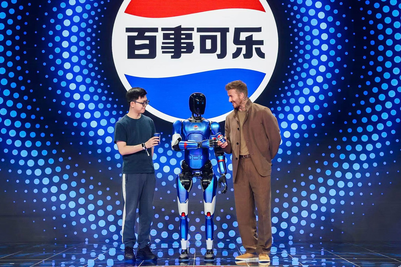 im电竞机器人携手百事中国共创“百事蓝宝” 共燃渴望新章